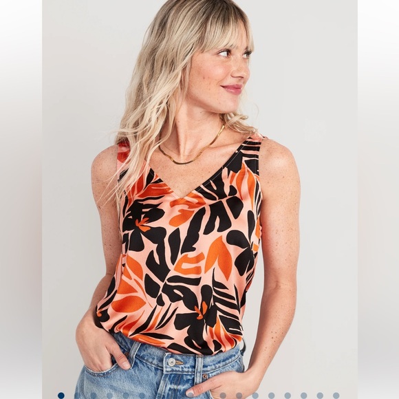 Old navy satin tank - Picture 1 of 6
